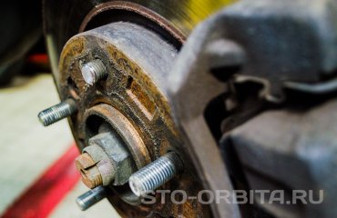 Замена задних тормозных дисков и колодок КИА Сид (подробные фото)