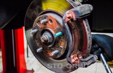 Замена задних тормозных дисков и колодок КИА Сид (подробные фото)