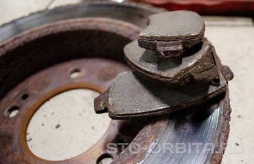 Замена задних тормозных дисков и колодок КИА Сид (подробные фото)