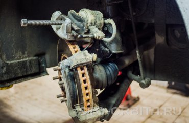 Замена тормозных колодок и масла АКПП КИА Оптима (подробные фото)