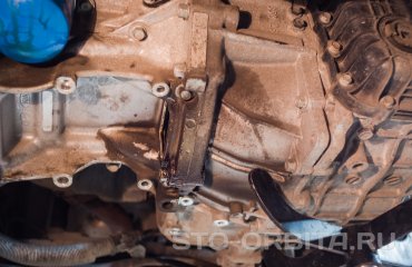 Течь масла между двигателем и коробкой КИА Рио (подробные фото)