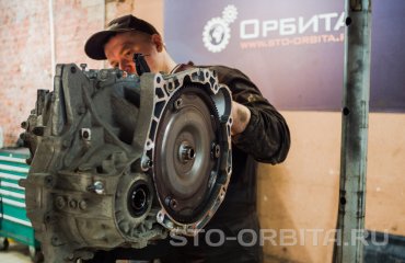 Течь масла между двигателем и коробкой КИА Рио (подробные фото)