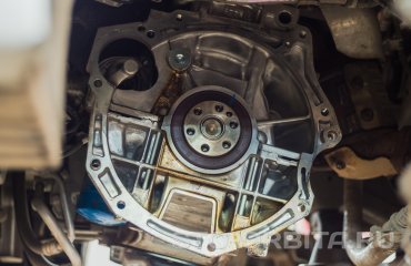 Течь масла между двигателем и коробкой КИА Рио (подробные фото)