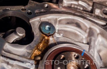 Течь масла между двигателем и коробкой КИА Рио (подробные фото)