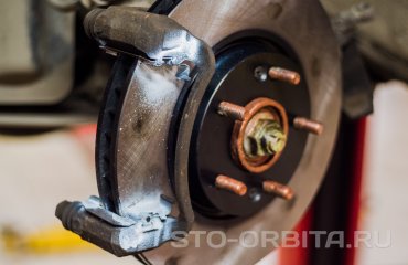 Замена передних тормозных колодок и дисков КИА Соул (подробные фото)