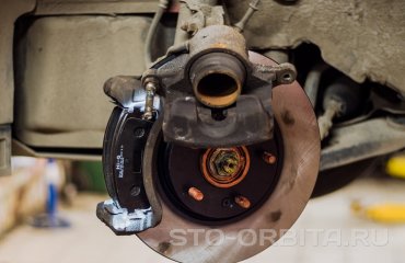 Замена передних тормозных колодок и дисков КИА Соул (подробные фото)