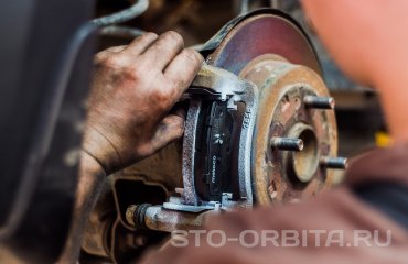 Замена задних тормозных колодок КИА Рио X Line (подробные фото)