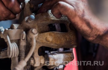 Замена задних тормозных колодок КИА Рио X Line (подробные фото)